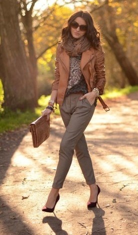 Styling Brown Pants in Multiple Ways